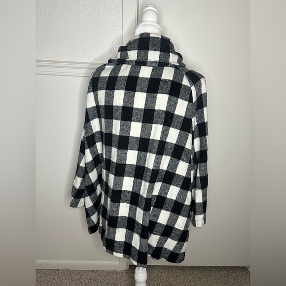 Ali Miles Black and White Plaid Cape size 2X - Picture 3 of 8